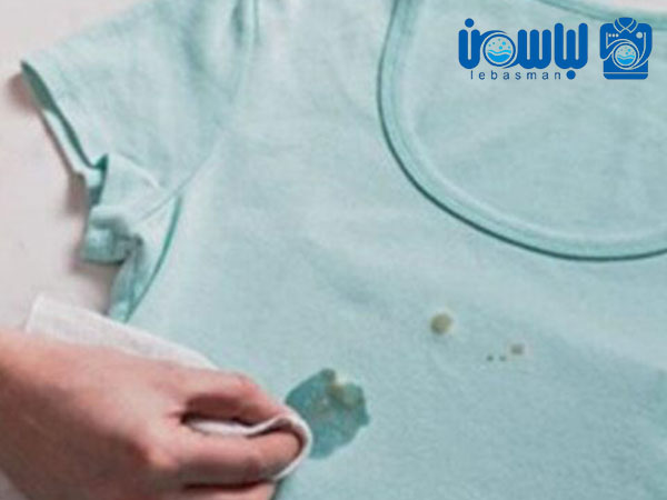 پاک کردن لکه عطر از لباس های رنگی